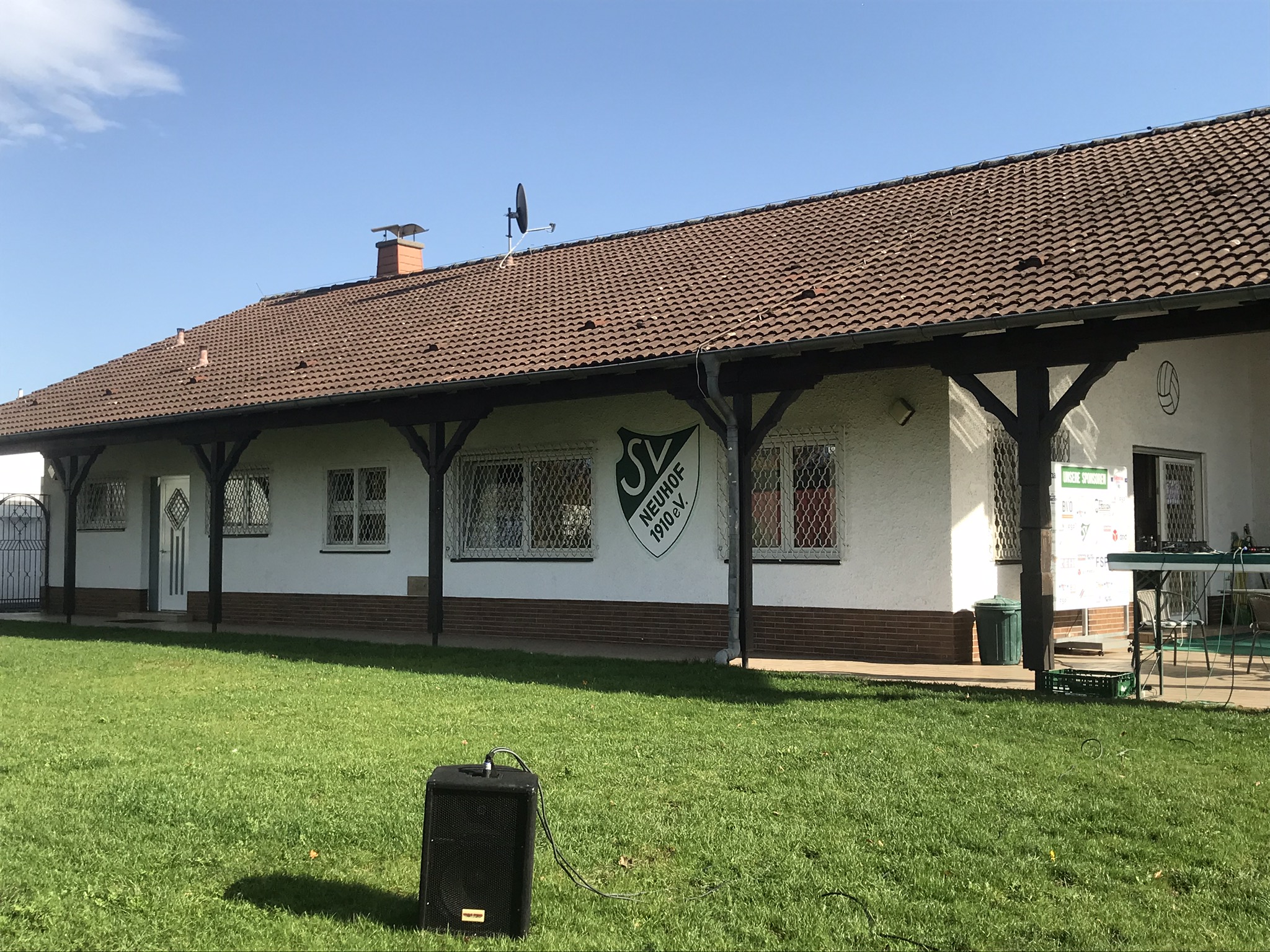 Ansicht des Vereinsheims des SV Neuhof